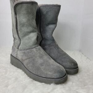 UGG Amie Women's  Boots Size 6 Grey  Classic Suede Sheepskin Winter  Low Wedge G